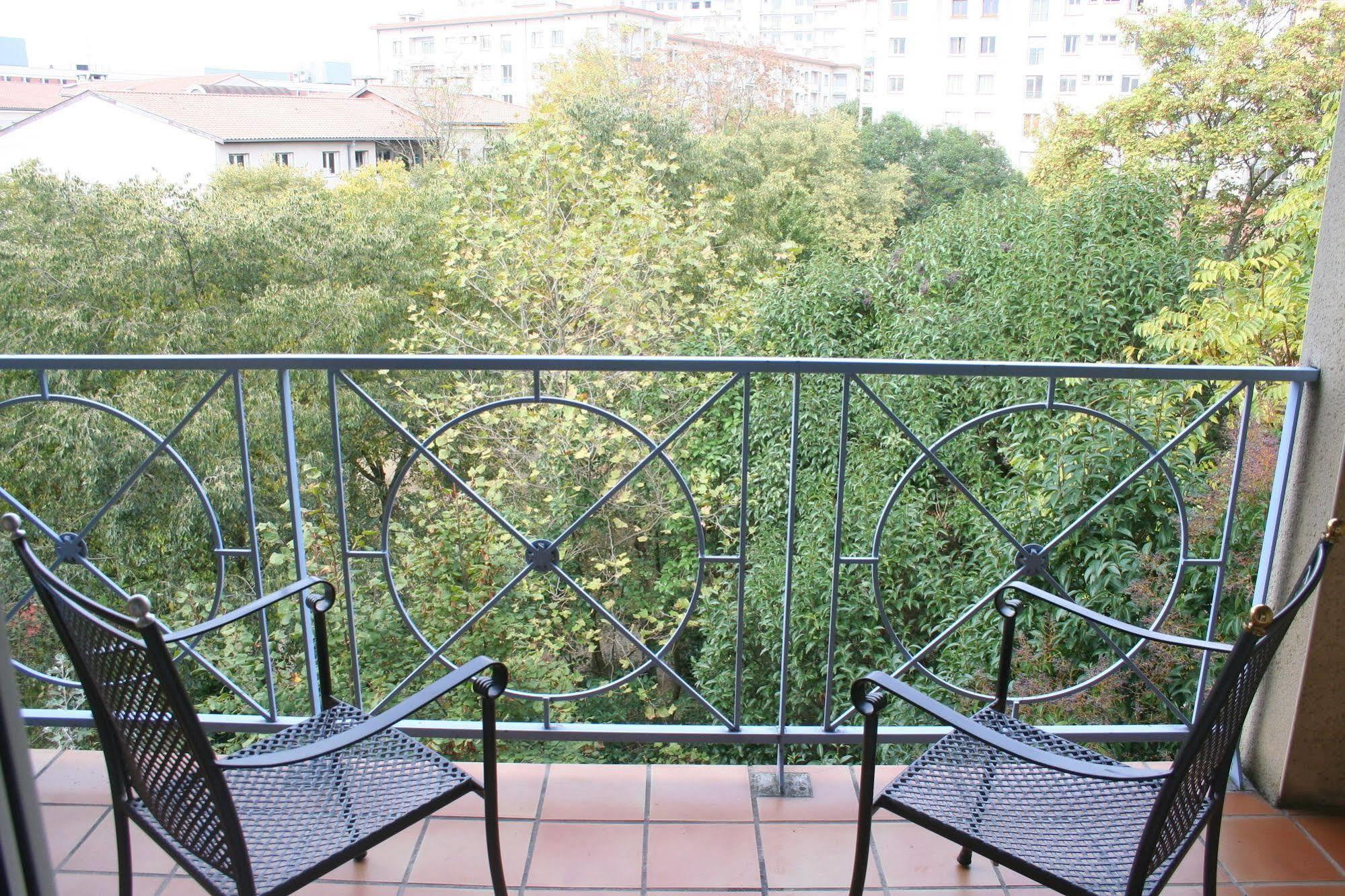 La Petite De Saint-sernin Hostel *